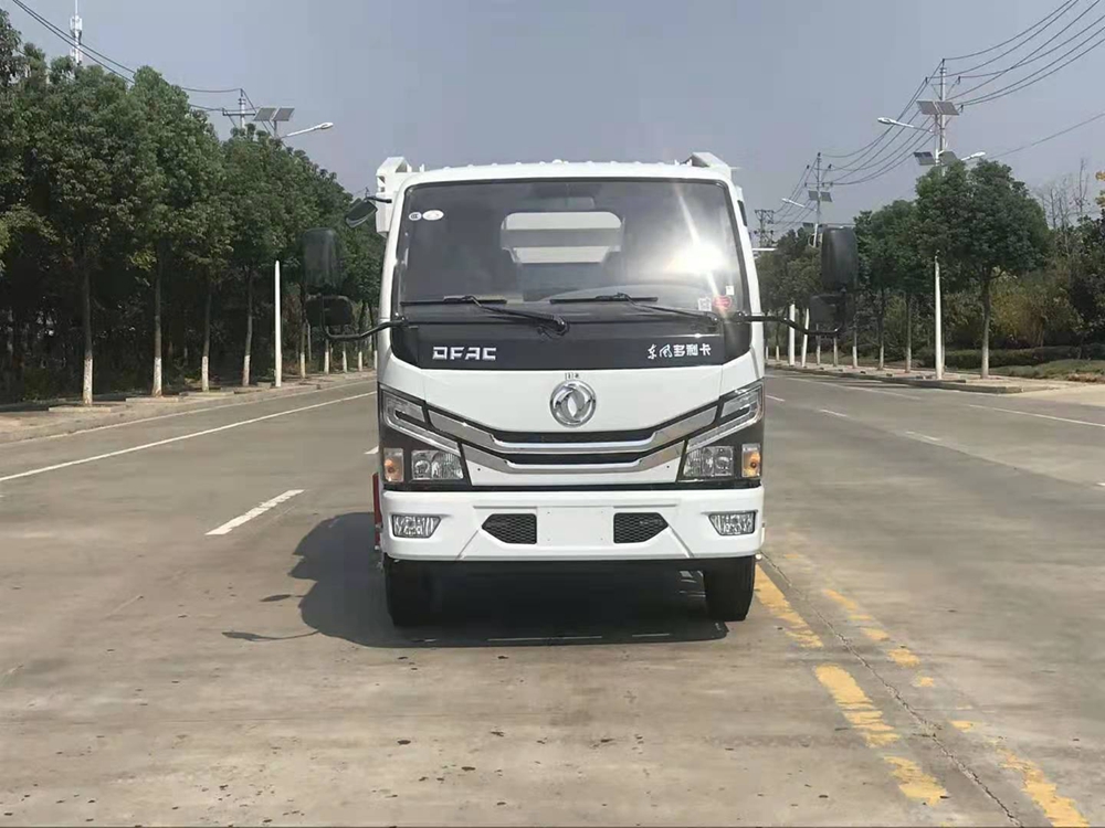 國六6立方多利卡D6后裝掛桶垃圾車(chē)