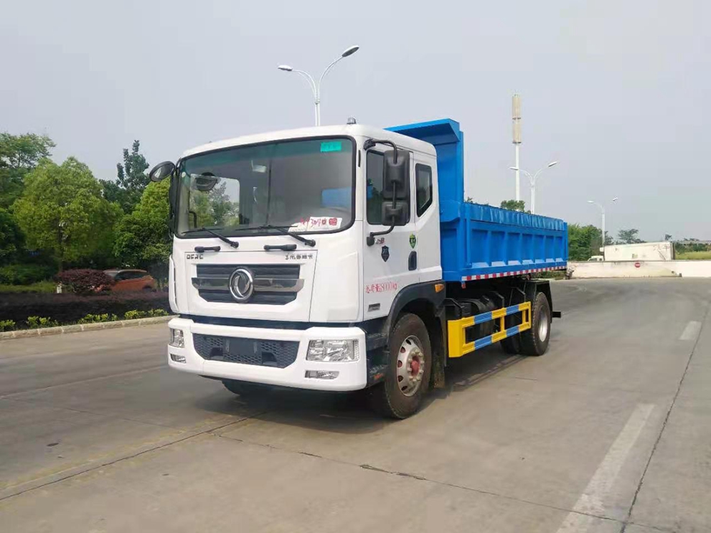東風(fēng)多利卡D9密封自卸式垃圾車(chē)