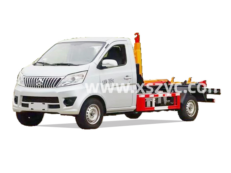 長(cháng)安后雙輪小型3立方鉤臂式垃圾車(chē)