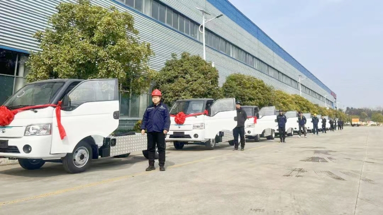 高效環(huán)保新標桿：東風(fēng)純電動(dòng)4.5噸壓縮垃圾車(chē)深度解析