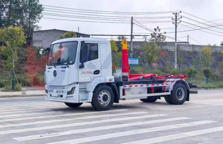 綠色環(huán)衛新旗艦 楚風(fēng)純電動(dòng)15m3勾臂式垃圾車(chē)全新上市