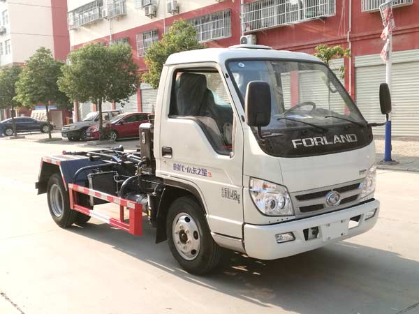 福田3立方小型勾臂垃圾車(chē)